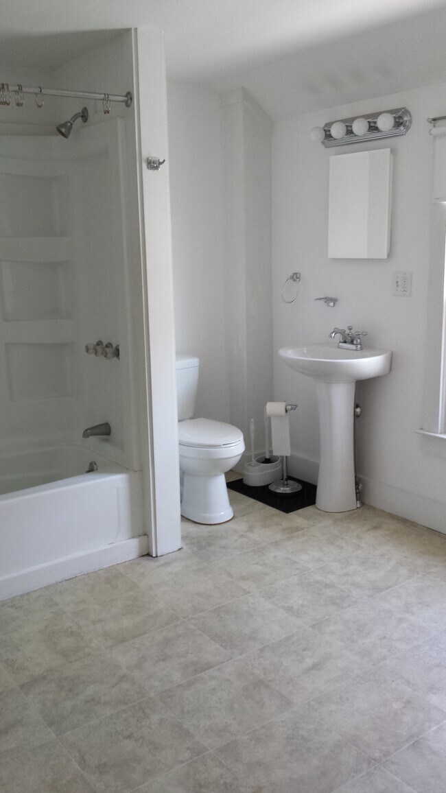 Bathroom - 50 Douglass St