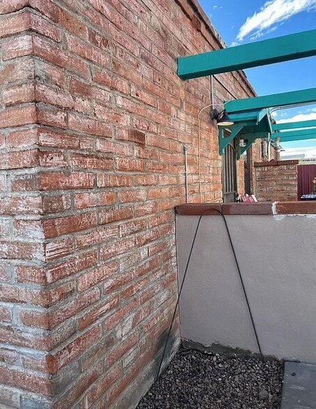 Building Photo - 1152 E Winnie Pl