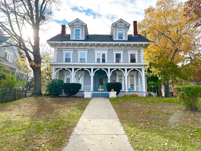 Primary Photo - 286 S Main St