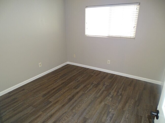 Building Photo - 3 Bed Southwest Home Convenient To The Durango Station Casino