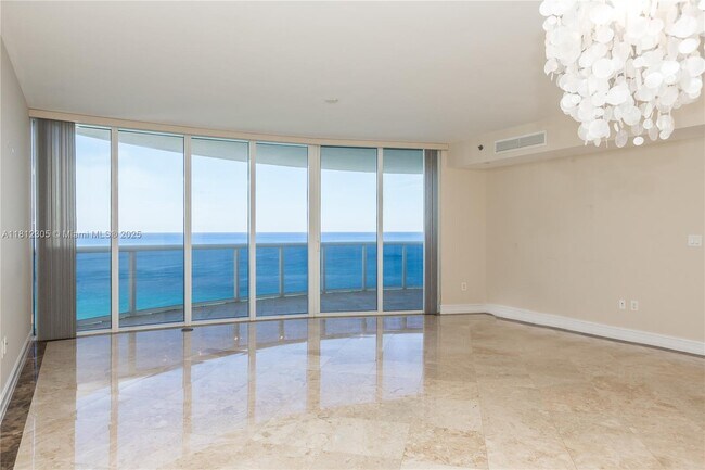 Primary Photo - 17201 Collins Ave