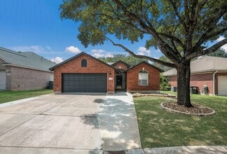 Building Photo - Updated 3-Bedroom Home with Spacious Backyard