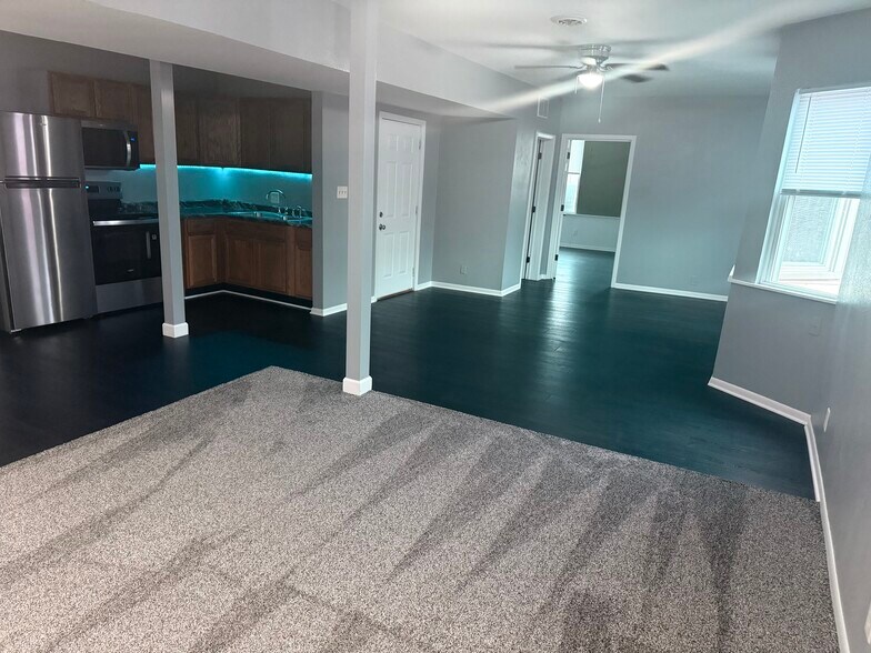 Building Photo - 524 E Grand Ave