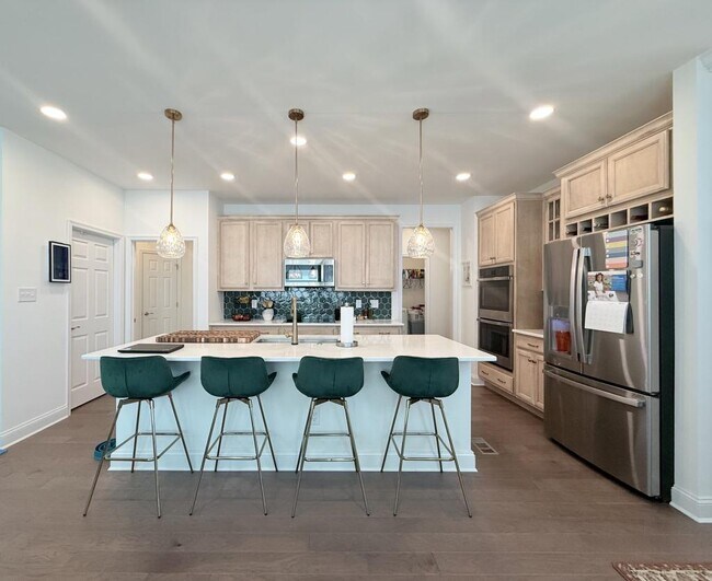 Building Photo - 3074 Summer Porch Ave