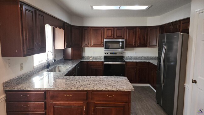 Building Photo - 114 Van Dr