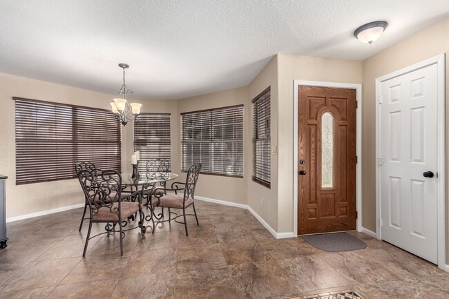 Building Photo - 4 bedroom Lakefront Property