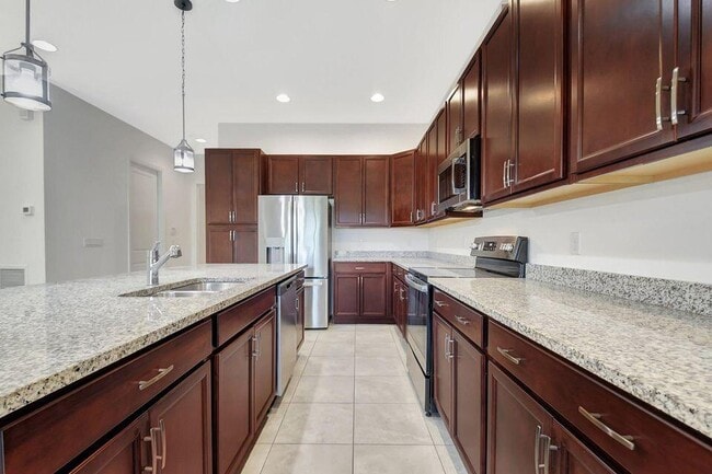 Building Photo - 6051 Stonecrest Ct