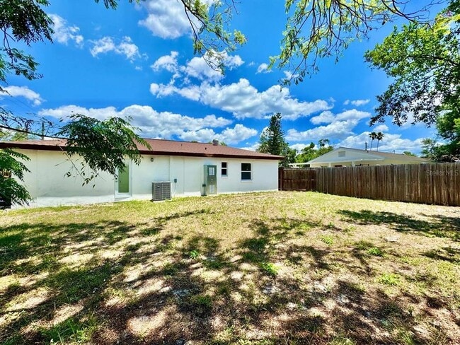 Building Photo - 3814 W Tyson Ave