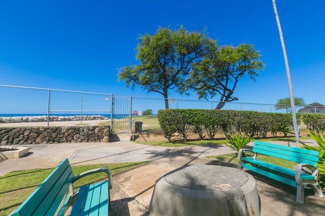 Building Photo - Direct ocean front 1 bed, 1 bath, covered parking, extra parking stall available for rent