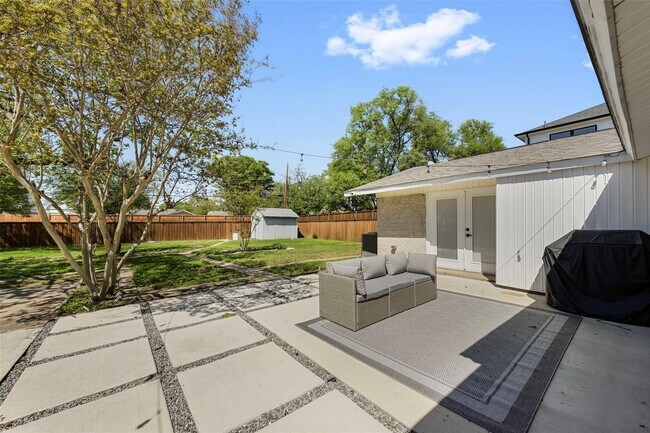 Building Photo - 3215 Whitehall Dr