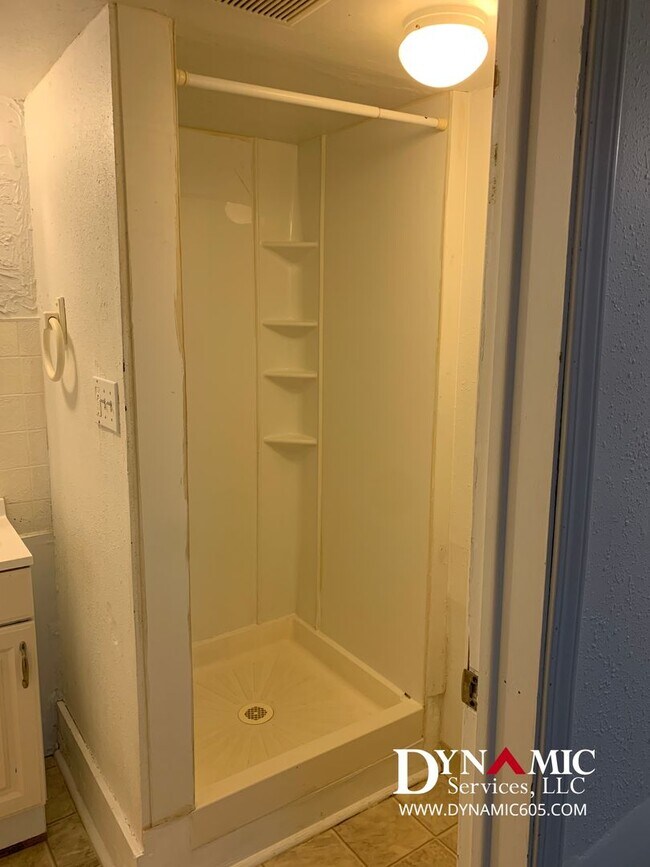 Building Photo - 4+ Bedroom, 2 Bath House By Augustana and USF