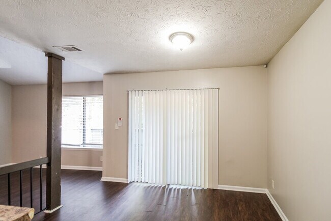 Building Photo - 819 Park Villa Way