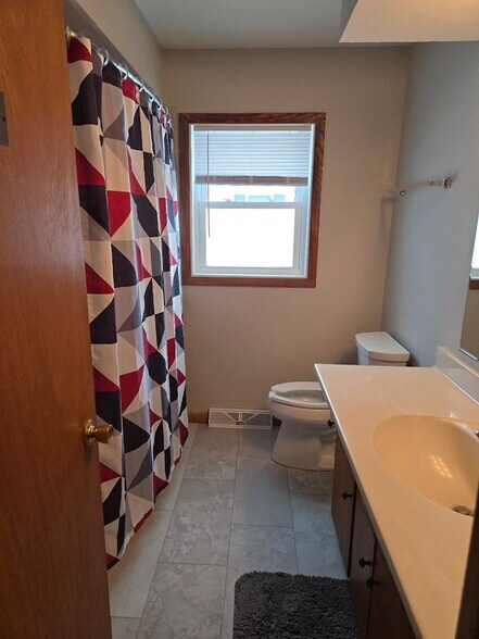 Main Floor Bath - 849 County Road K