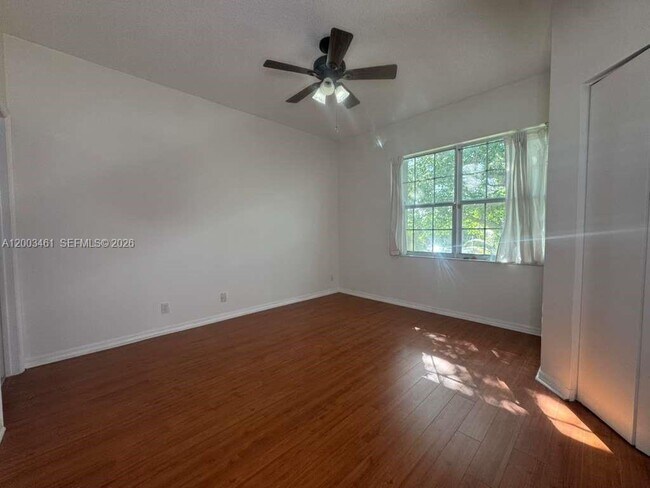 Building Photo - 1943 Madeira Dr