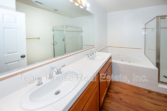 Building Photo - 27007 Edgewater Lnr