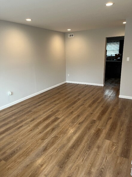 Building Photo - 136 Miranda Ct