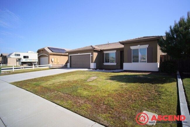 Building Photo - Charming 3 Bed / 2 Bath Home with Garage in Bakersfield!