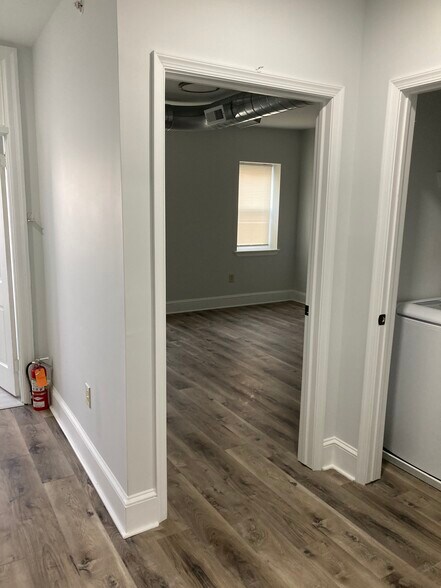 Building Photo - 2515 Frankford Ave