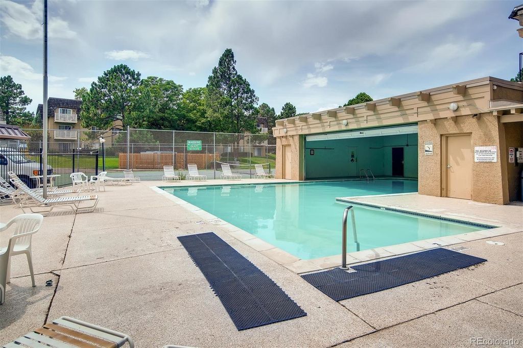 Building Photo - 7625 Quincy E Ave