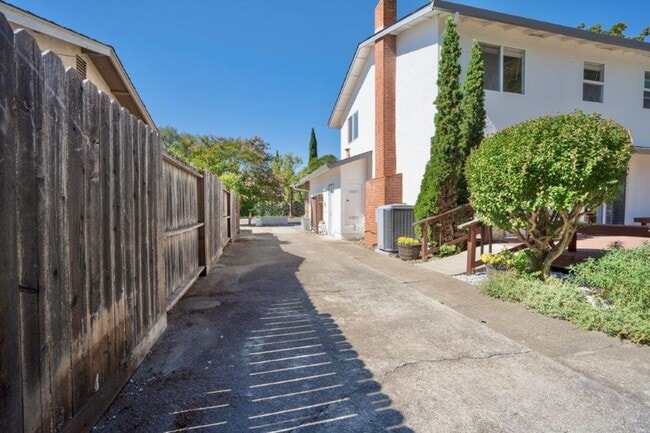 Building Photo - Desirable 3 Bedrooms, 2.5 Bathrooms, 2 Story North Napa Home with Vineyard Views in Springwood De...