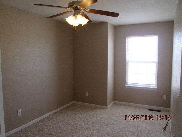 Building Photo - Spacious Townhouse