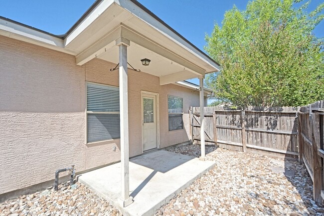 Building Photo - 240a Anne Louise Dr