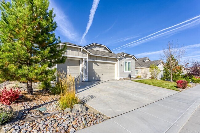 Building Photo - FULLY FURNISHED home available now.