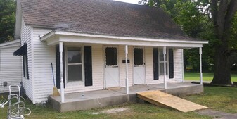 Building Photo - 202 W 2nd St