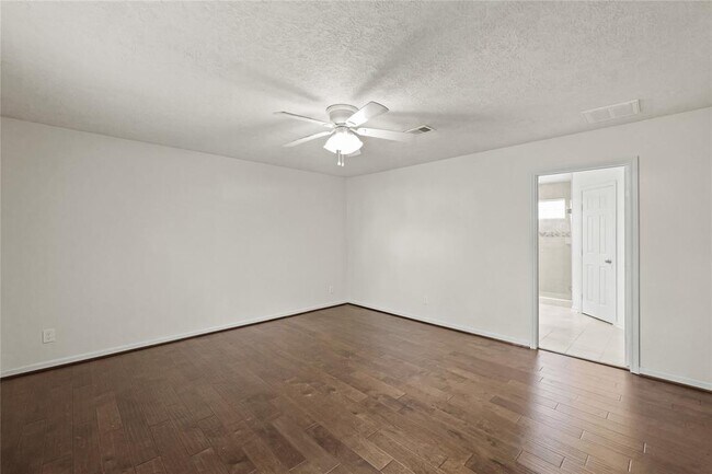 Building Photo - 14110 Saddlebend Dr