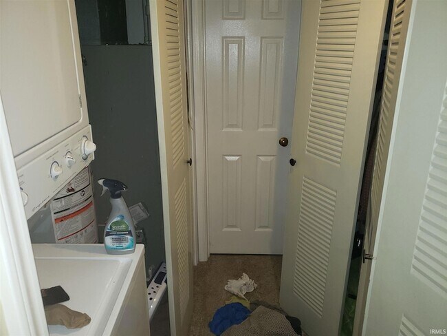 Building Photo - 1206 S College Mall Rd