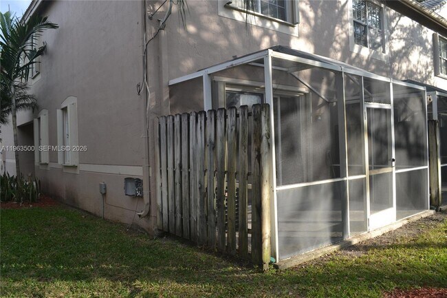 Building Photo - 1935 Madeira Dr