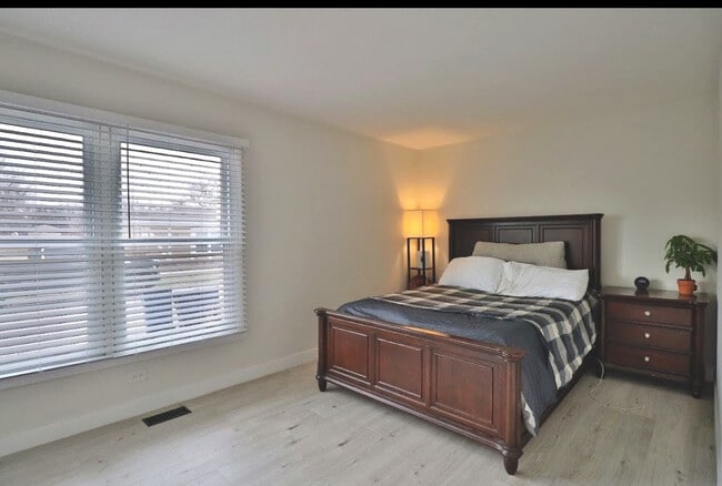 Building Photo - 1053 Newport Harbor