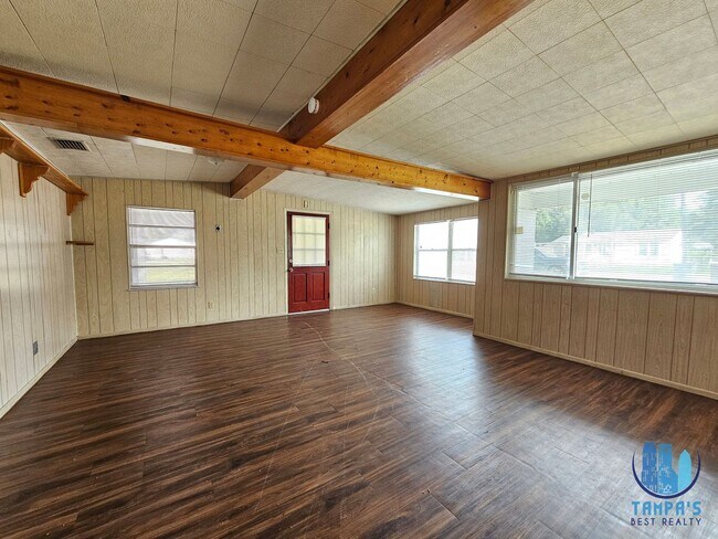 Building Photo - 4 Bedroom, 3 Bath HOUSE with a detached 1 Bedroom and 1 bath in Lakeland *MOVE-IN SPECIAL*