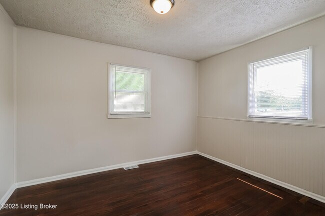 Building Photo - 908 Loretto Ave
