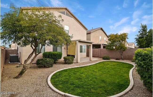 Building Photo - 9043 W Fullam St