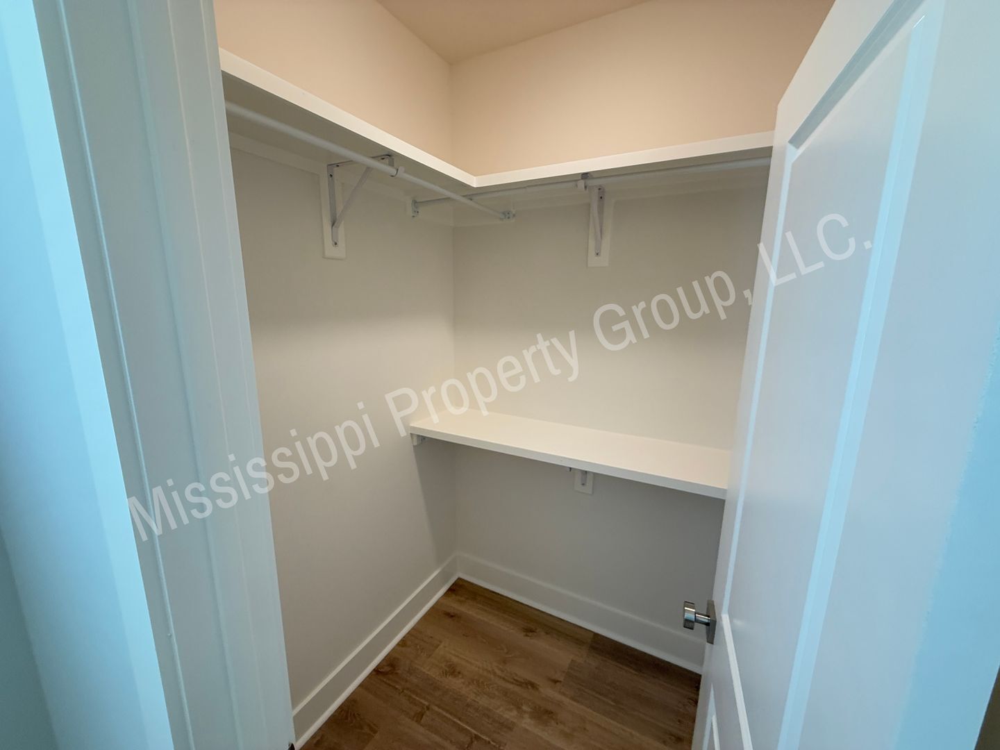 Building Photo - 611 Miramar Ln
