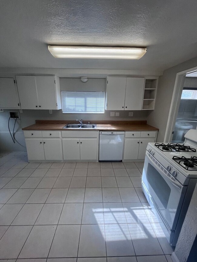 Building Photo - CUTE ONE BEDROOM ONE BATH HOME IN GRANITE BAY!!