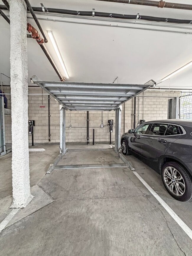 Building Photo - Modern 2BD/2BA Condo in North Park W/ High...