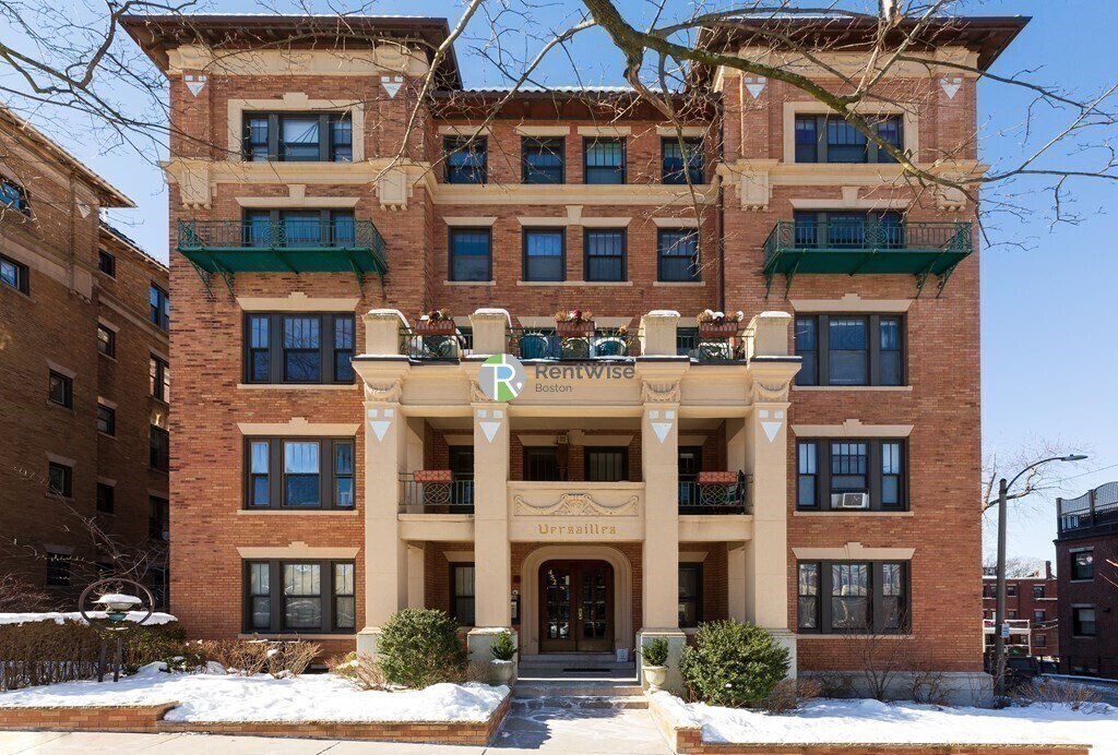 Building Photo - 452 Park Dr