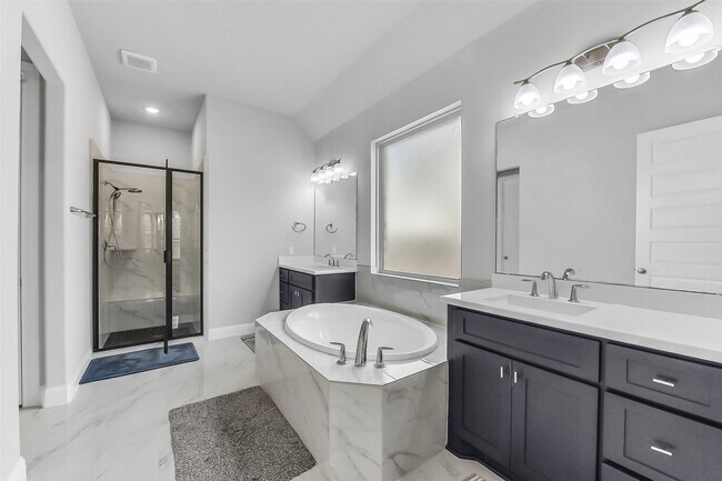 Building Photo - 11927 Carillon Forest Dr