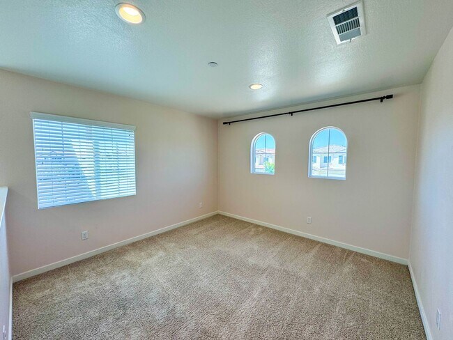 Building Photo - Stunning 4 bedroom 3 bathroom Murrieta hom...