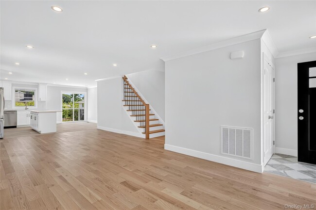 Building Photo - 42 Linwood Rd N