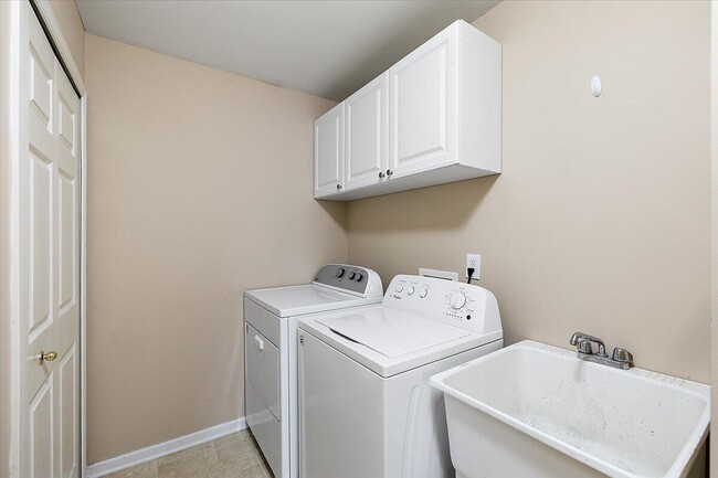 Building Photo - 15915 Morningside