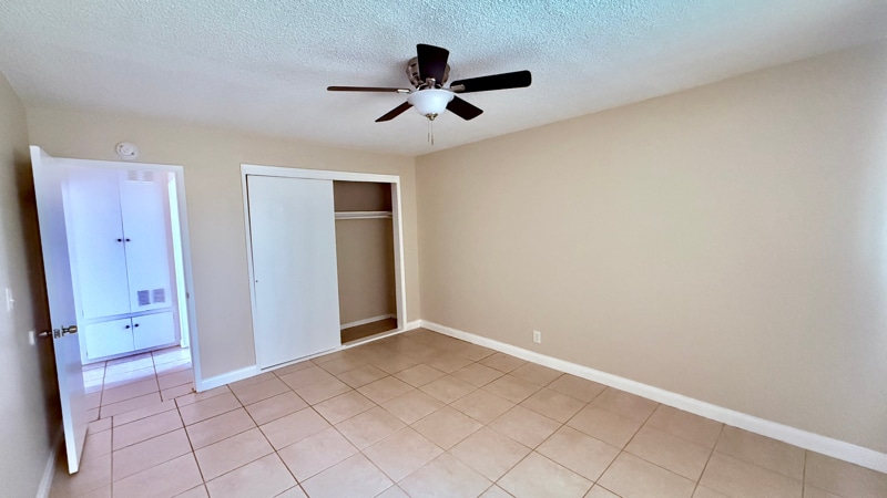 Building Photo - 1167 E Badillo St
