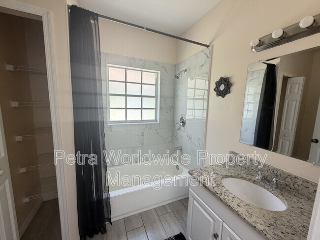 Building Photo - 1074 Universal Rest Pl