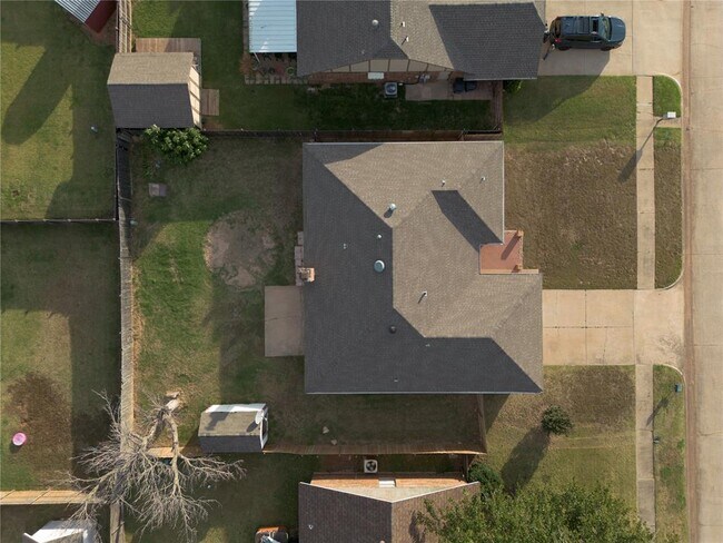 Building Photo - 641 NE 16th St