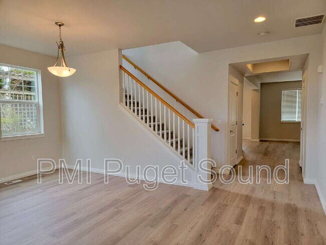 Building Photo - 576 Mount Baker Pl NE