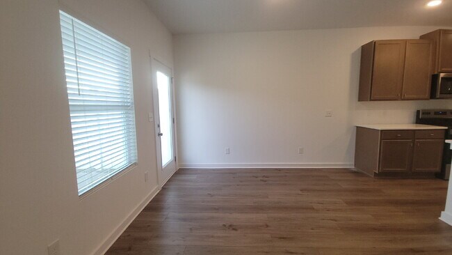 Building Photo - Section 8 Accepted!!! "Discover Comfort and Style: 3-Bed, 2.5-Bath Gem with Granite Elegance in H...