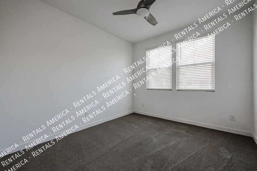 Building Photo - 1051 E Armstrong Wy