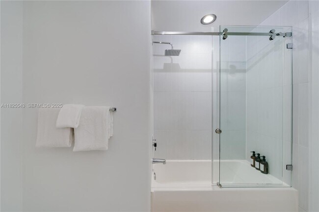 Building Photo - 3250 NE 1st Ave